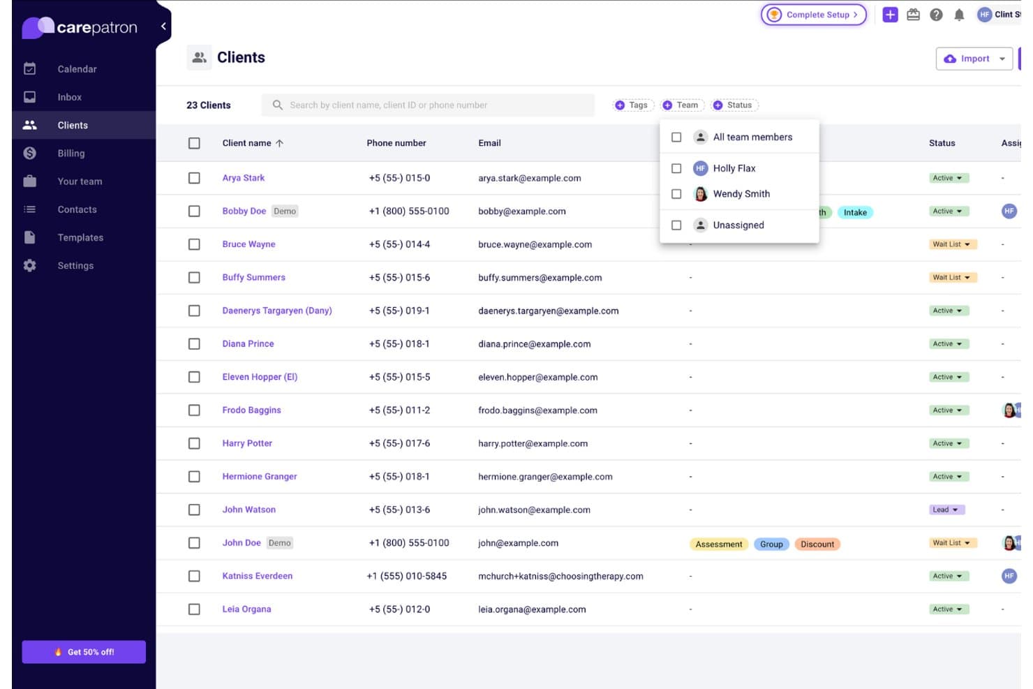 Elenco dei clienti di Carepatron con il menu a discesa del filtro per membro del team aperto.