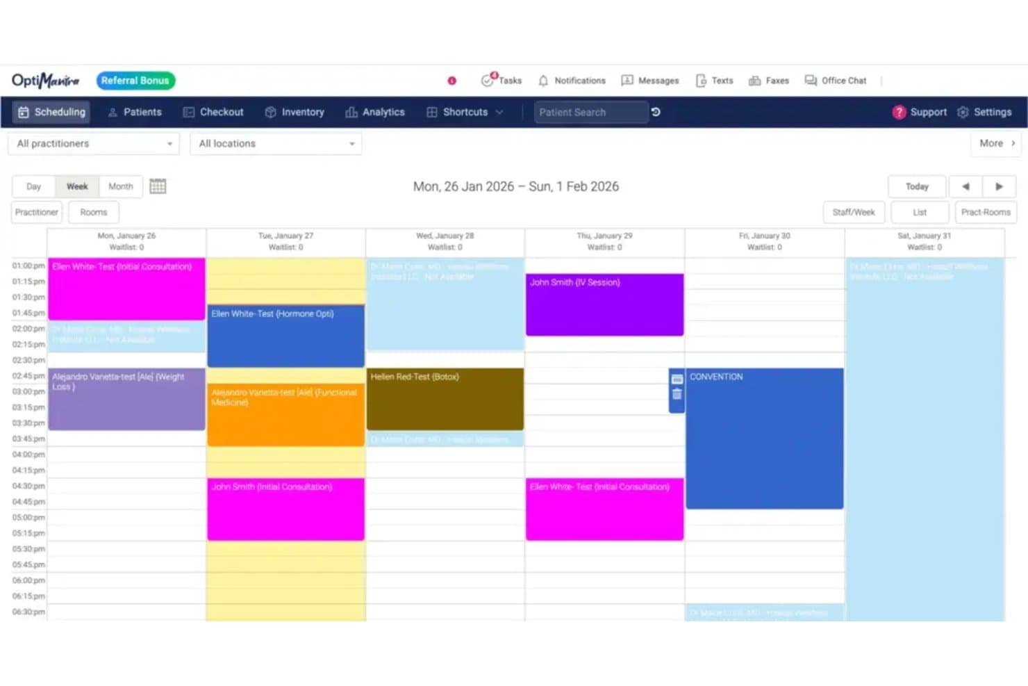 Wekelijkse planningskalender van OptiMantra met patiëntafspraken van meerdere zorgverleners voor januari 2026.