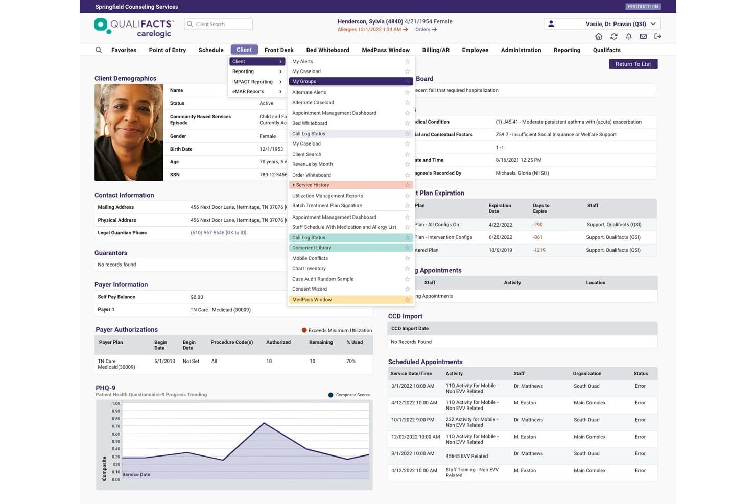Pantalla del perfil del cliente de Qualifacts CareLogic que muestra el menú de navegación, los datos demográficos, la información del pagador y las citas programadas.