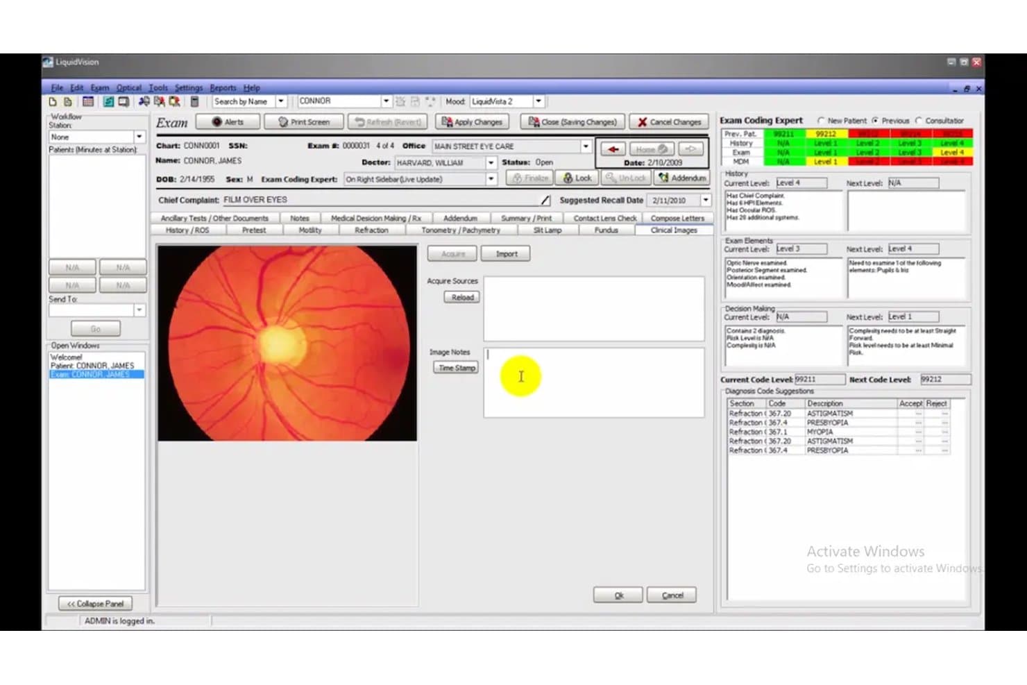 LiquidEHR-optometrie-EHR met een retinale fundusafbeelding, een paneel voor het coderen van onderzoeken en suggesties voor diagnoses.
