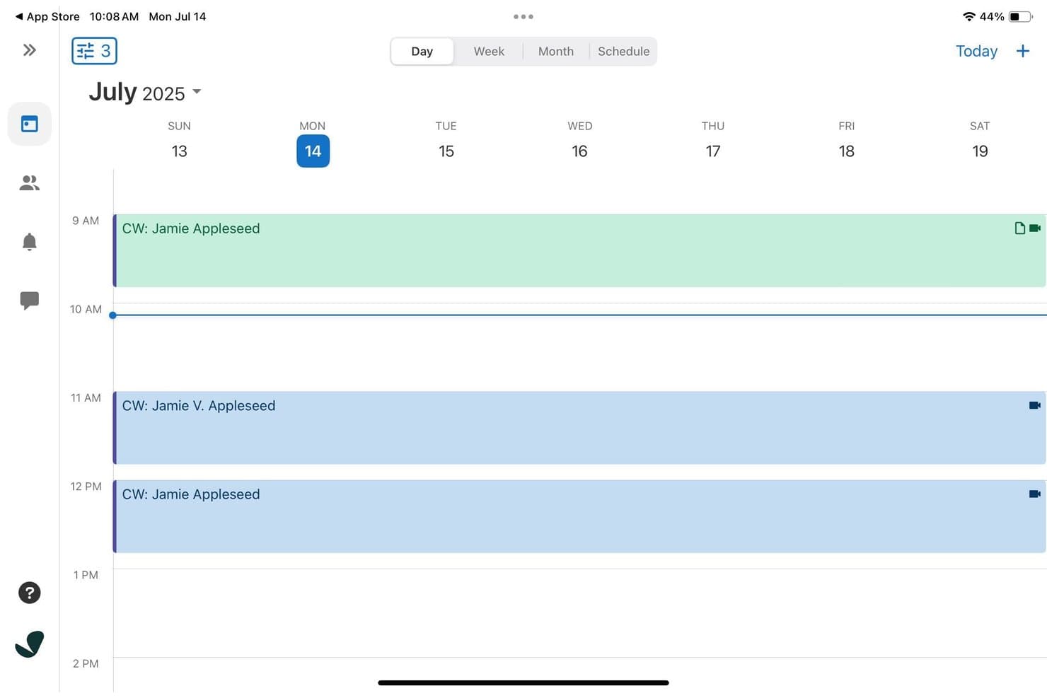 Calendario de SimplePractice en iPad que muestra tres citas de clientes programadas para el lunes 14 de julio de 2025.