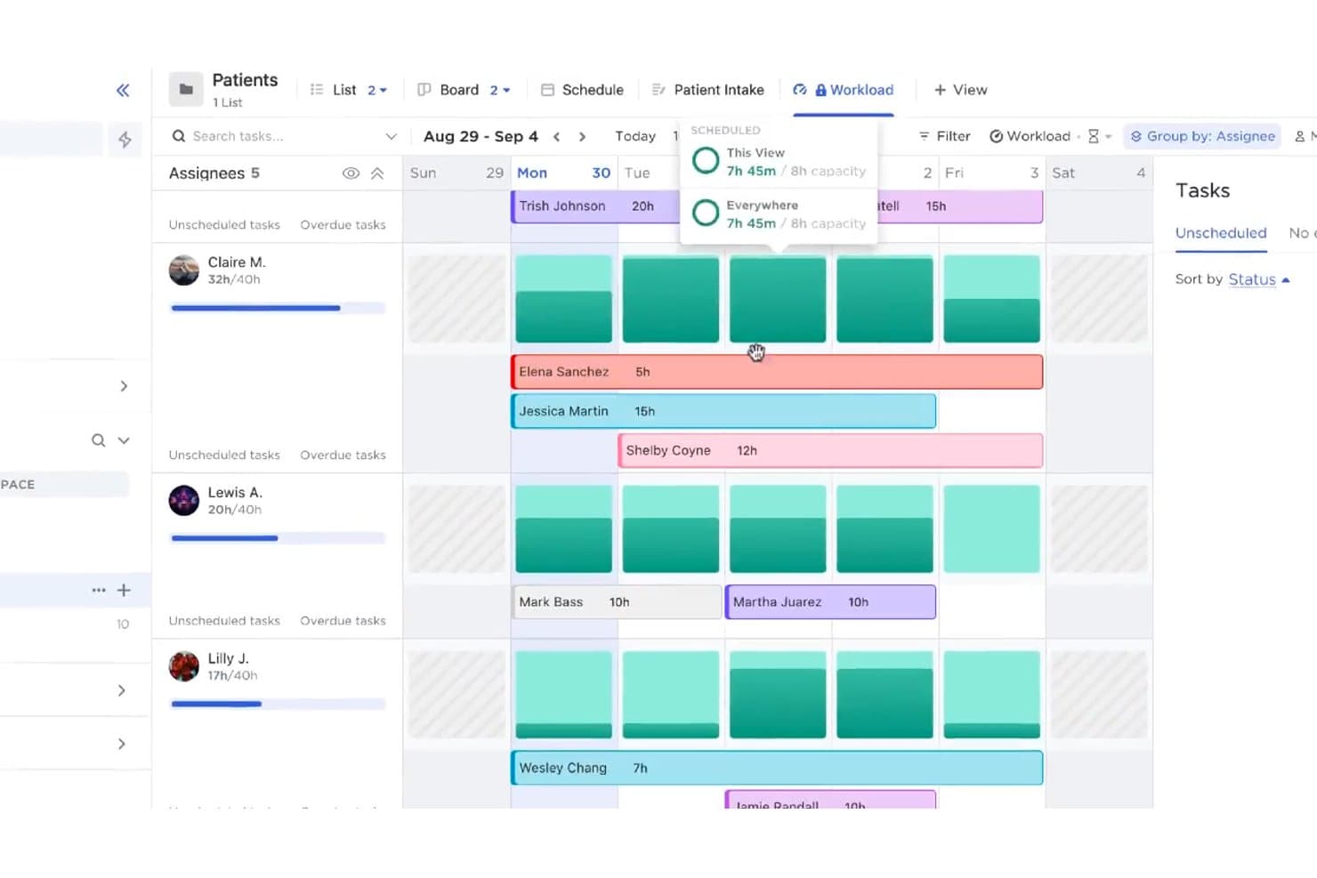 Vue Charge de travail de ClickUp affichant les affectations de tâches des patients avec les heures planifiées sur un calendrier hebdomadaire.