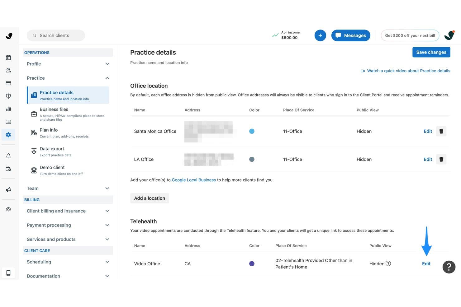 Seite mit Praxisdetails von SimplePractice, auf der Praxisstandorte und das Einstellungsfenster für das Telemedizin-Video-Büro angezeigt werden.