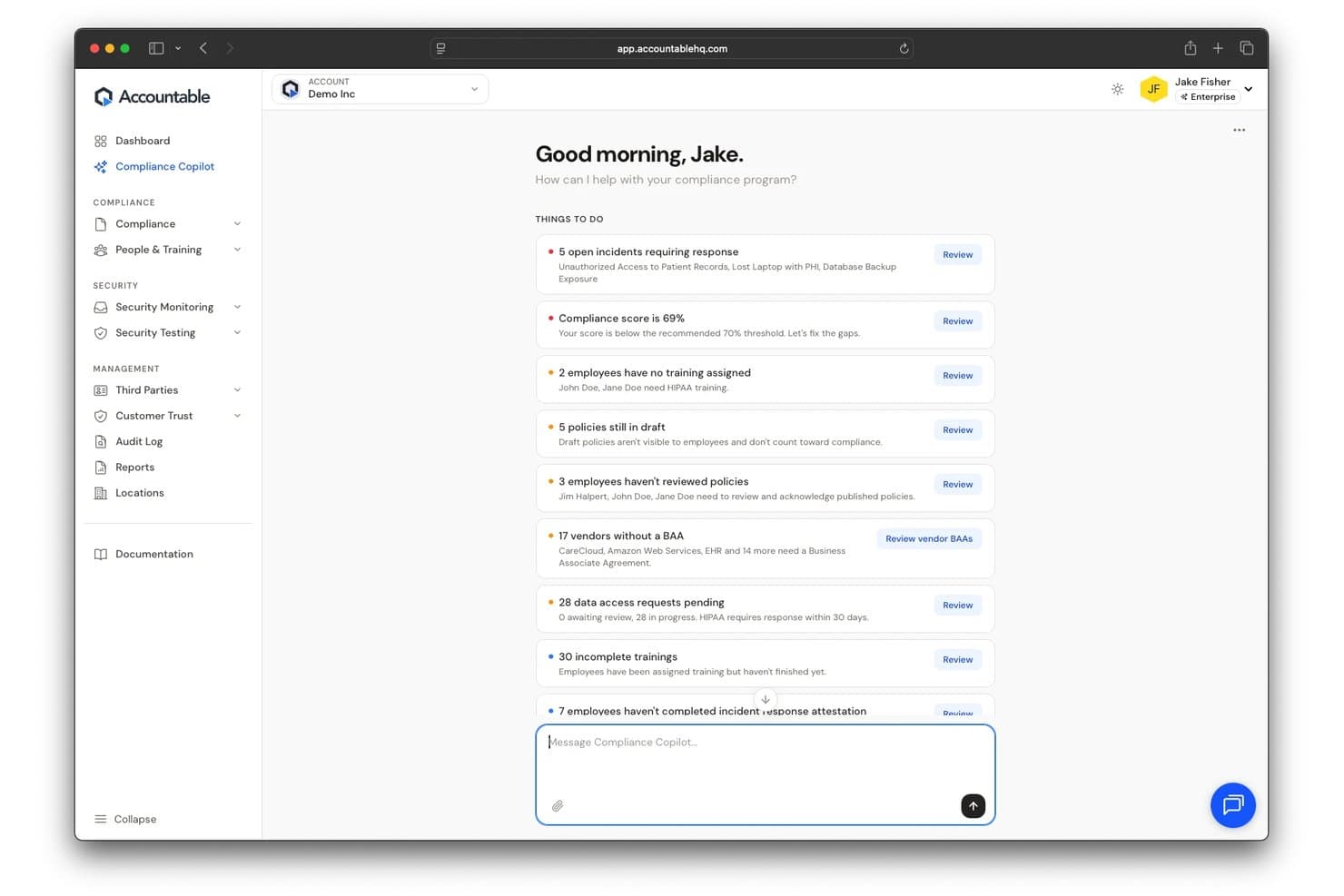 Dashboard van de nalevingscopiloot van Accountable met nalevingstaken en waarschuwingen voor een zorgorganisatie.