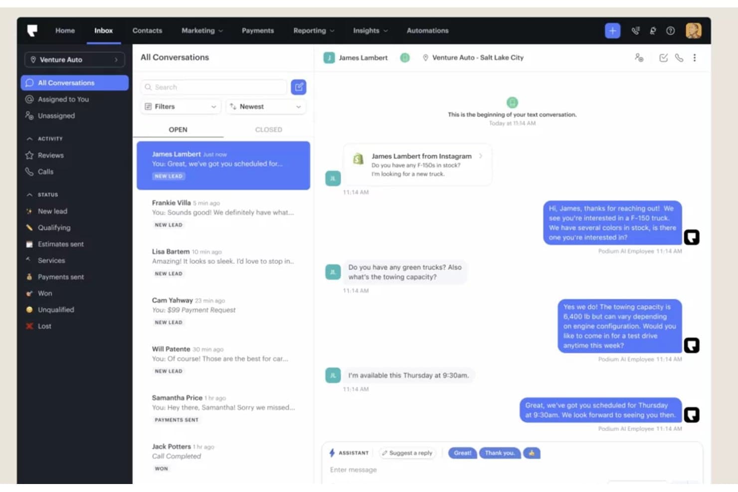 Podium-inbox met een door AI ondersteund chatgesprek met een potentiële klant van een autodealer.